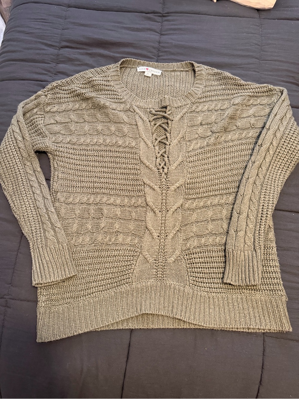 Love & Chance olive/taupe cable-knit lace-up V-neck sweater, size Large